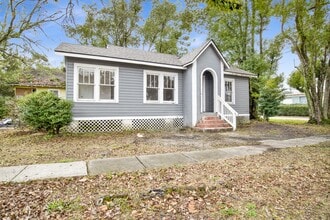 Building Photo - 1009 Miami St