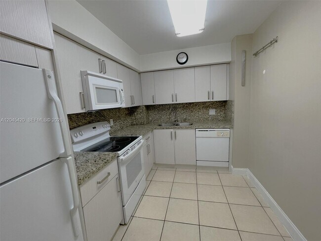 Foto del edificio - 3900 N Hills Dr