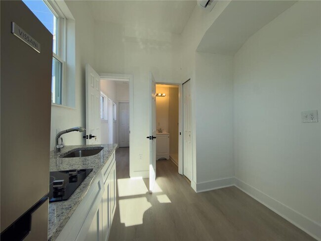 Building Photo - 401 E Columbus Dr