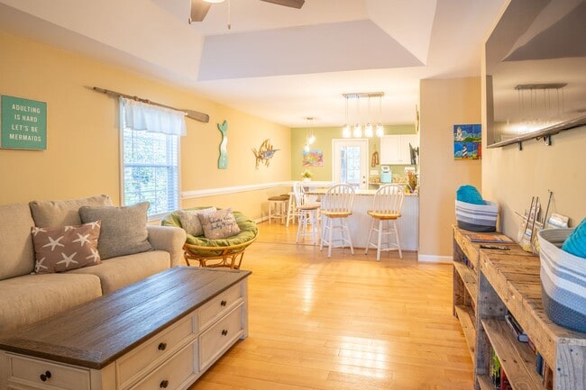 Building Photo - HOT TUB ANYONE?  THIS OFF-SEASON RENTAL IS AVAILABLE FOR A LIMITED TIME