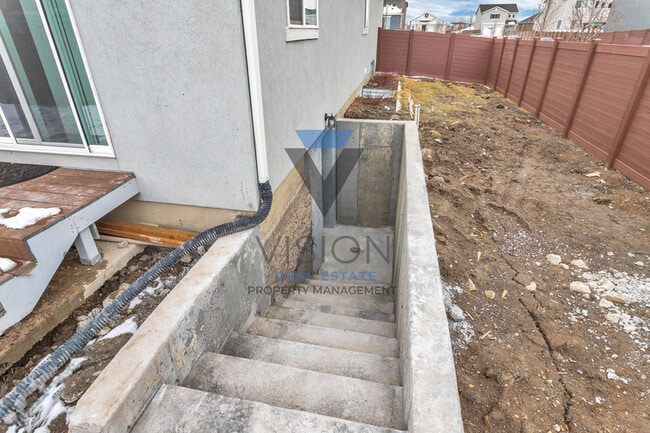 Building Photo - 173 E 460 N