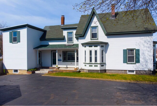 Building Photo - 869 Valley St