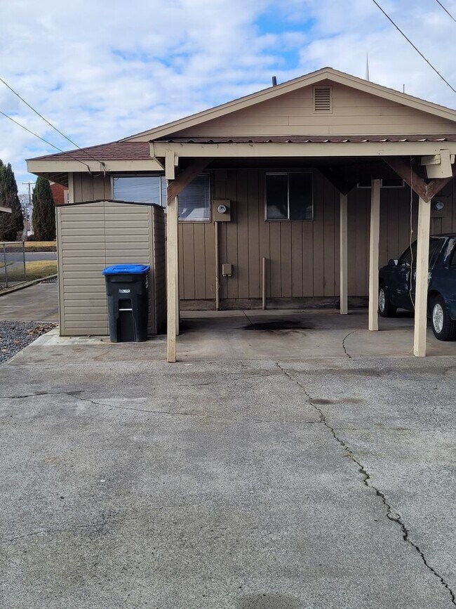 Foto del edificio - 1043 W Rose Ave