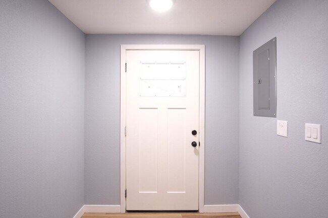 Foto del edificio - Perfect Multi Family Home!! 3 Bedroom 2 bath in Ceres with its own in- law suite.