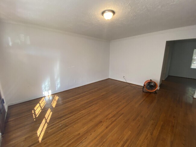 Building Photo - 1915 13th St