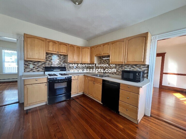 Foto principal - 141 Cottage St
