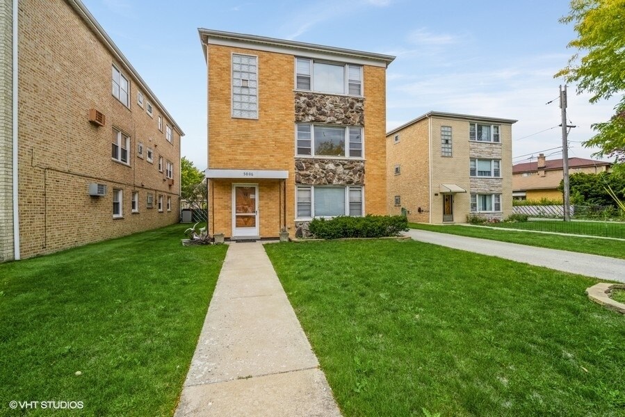 5006 N Central Ave Unit 2, Chicago, IL 60630 Apartment for Rent in Chicago, IL