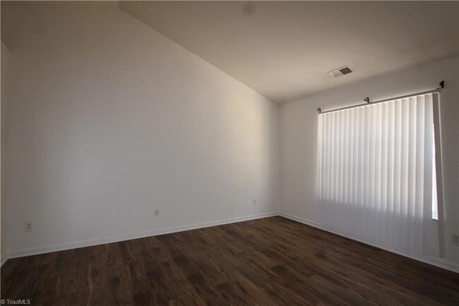 Foto del edificio - 2133 Rindle Dr