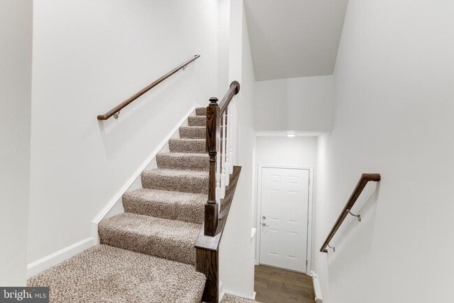 Foto del edificio - 7071 Darbey Knoll Dr