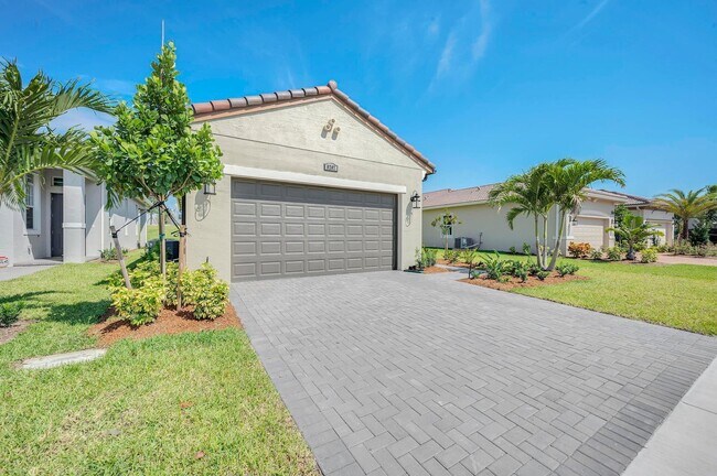 Building Photo - Southwest Pepoli Way, Port St. Lucie, FL 3...