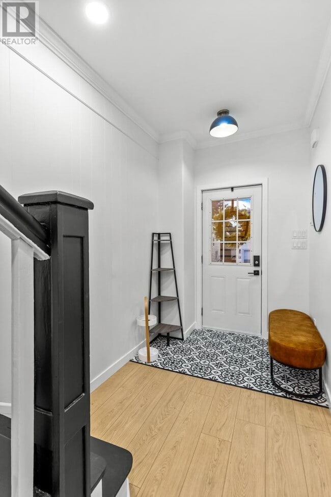 Building Photo - 14 Cavell Ave