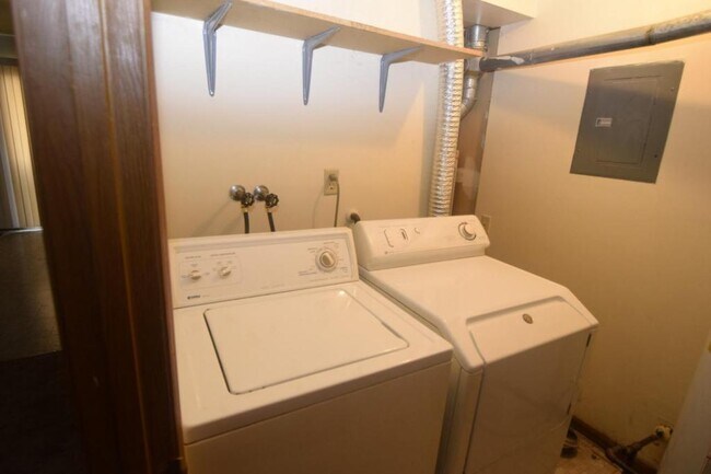 Building Photo - 3782 W 73rd Pl