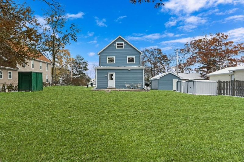 2107 Haegele Dr Unit Upper, Twin Lakes, WI 53181 Room for Rent in