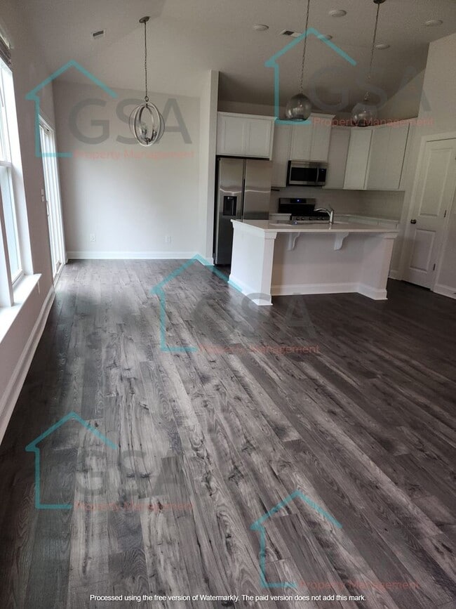 Building Photo - 3 Bedroom Home Available!