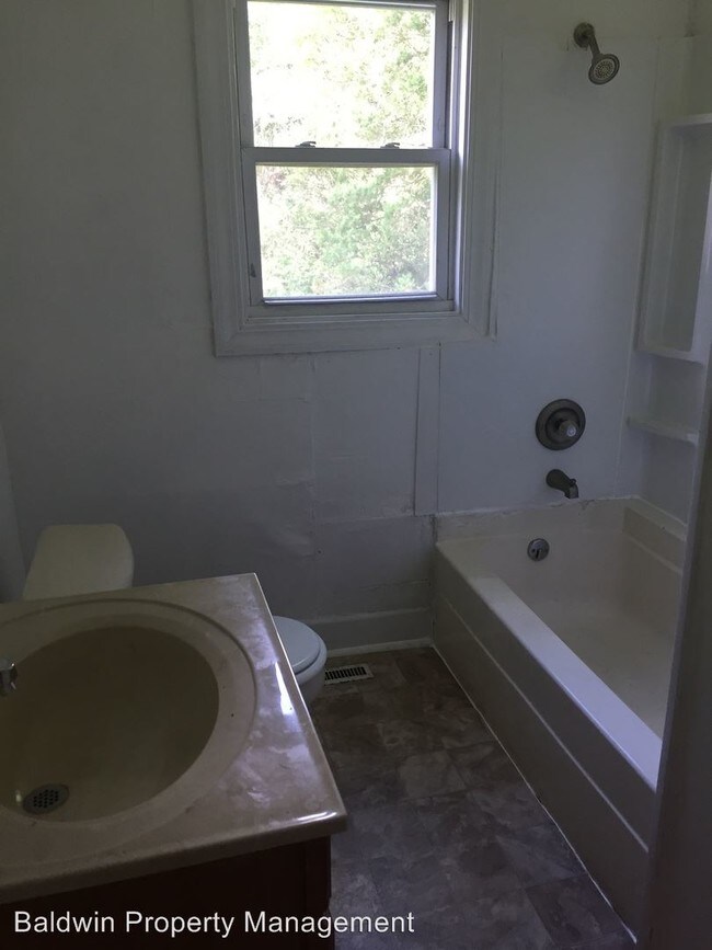 Building Photo - 2 br, 1 bath House - 2609 S MAIN STREET