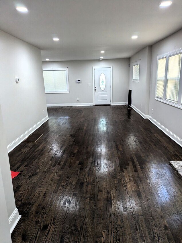 Foto principal - 5335 Michigan Ave