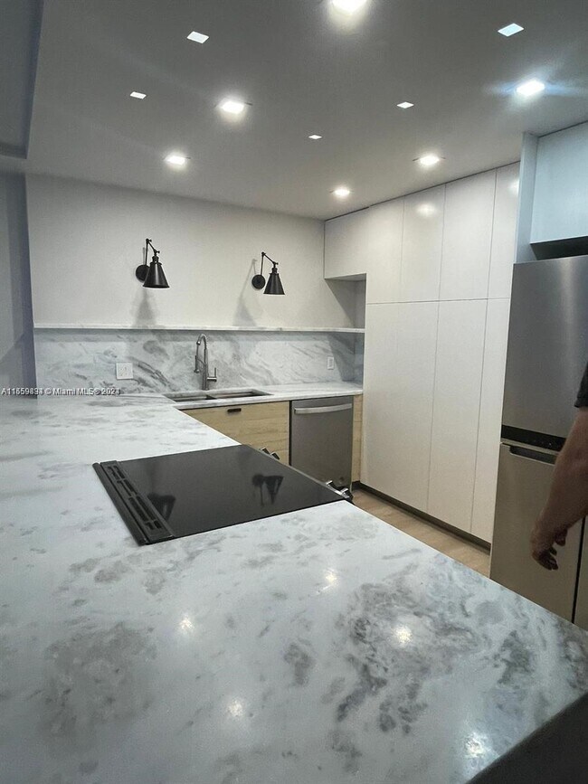 Building Photo - 3800 S Ocean Dr