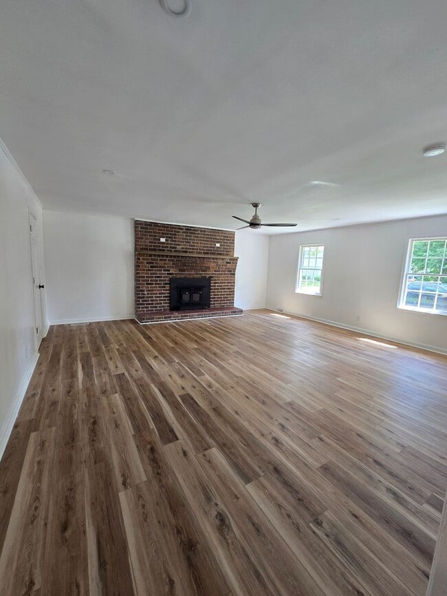 Building Photo - 100 Colonial Dr