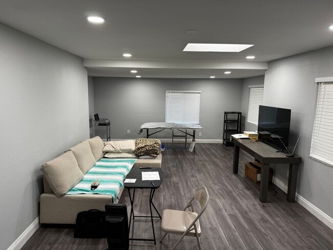 Foto del edificio - Downtown Single Story – Complete Remodel - Single Story - yr1942