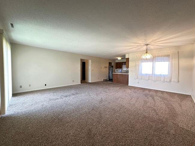 Building Photo - Moen Apartments 456