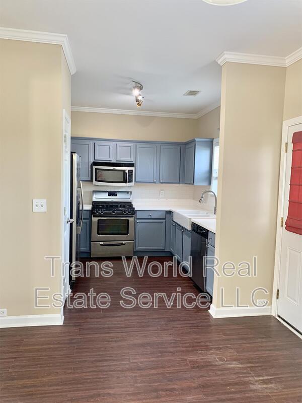 Building Photo - 4610 Blue Iris Way