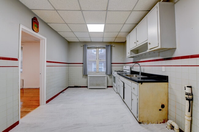 Building Photo - 71 Carmer Ave