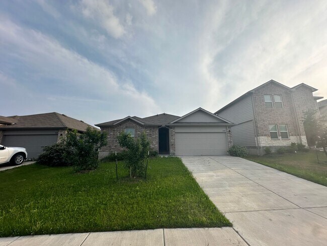 Building Photo - Classic Three Bedroom Two Bath Home in a G...