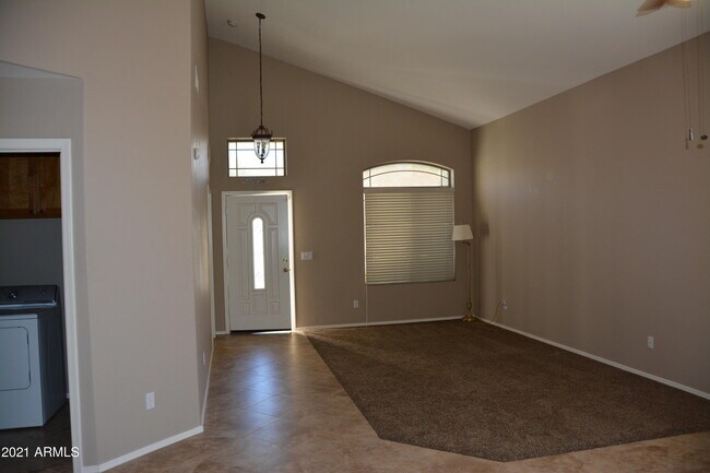 Foto del edificio - 8402 W Miami St