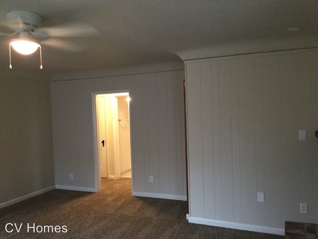 Building Photo - 3 br, 2 bath House - 3322 E. Lamona Ave.