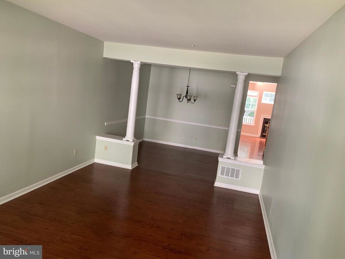 Foto principal - 128 Sunnyhill Dr