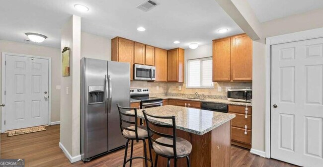 Building Photo - 1677 Shire Village Dr