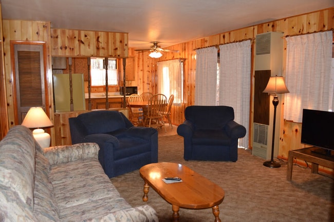 Building Photo - 237 E White Mountain Blvd