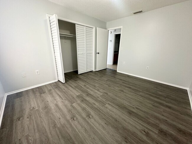Foto del edificio - 1710 Ridgewood Ln