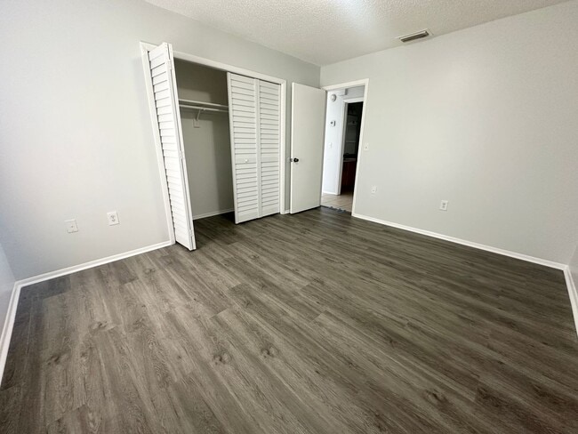 Building Photo - 1710 Ridgewood Ln