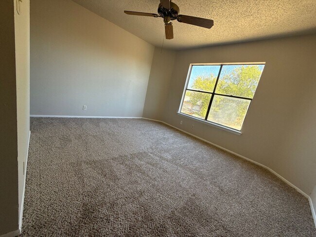 Foto del edificio - 8437 Forest Ridge Dr