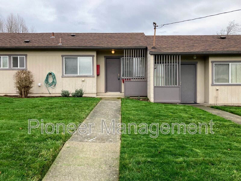 1663 NE Vine St, Roseburg, OR 97470 Condo for Rent in Roseburg, OR
