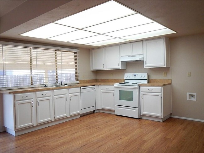 Building Photo - 3305 Janwood Ln