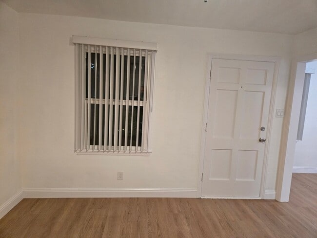 Building Photo - 1514 2nd Ave