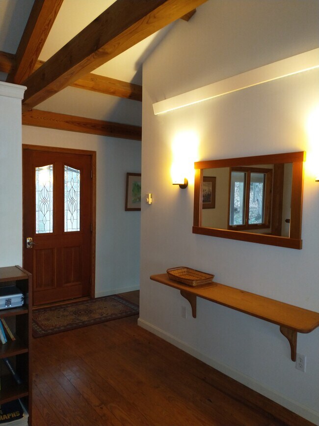 Foto del edificio - 402 Forest Beach Rd