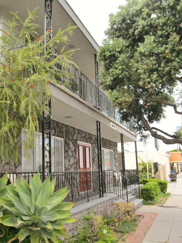 Primary Photo - 3970 Goldfinch St