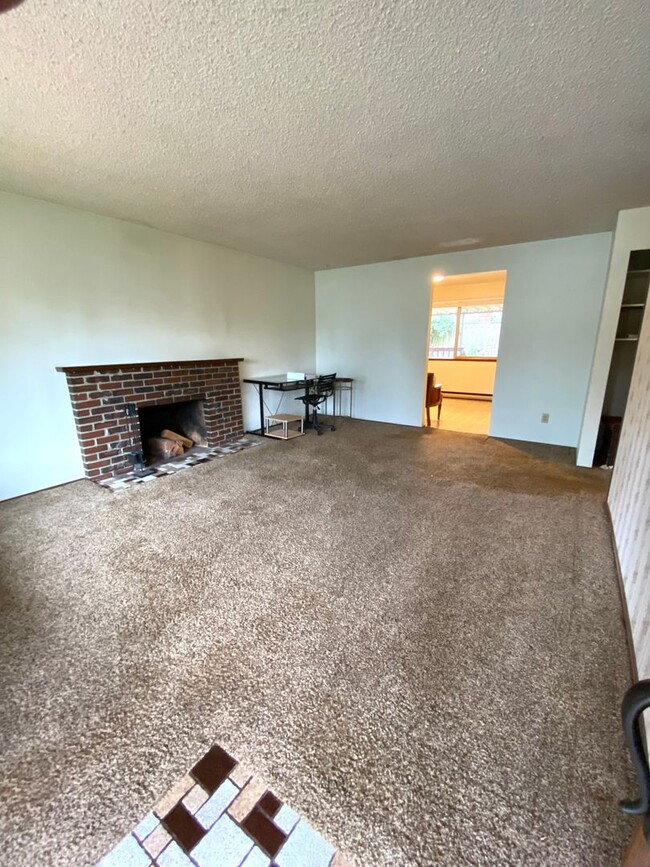 Building Photo - 3bd/1ba House in Fairwood Crest Community