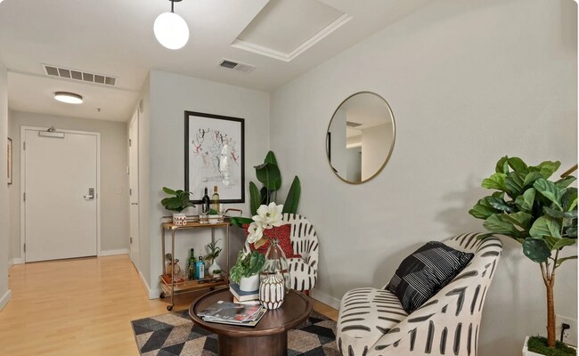 Building Photo - 425 28th St