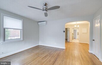 Building Photo - 1509 N Rhodes St