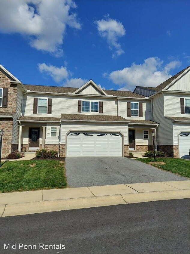 3 br, 2.5 bath House 4609 Hamlin Lane 34E House Rental in