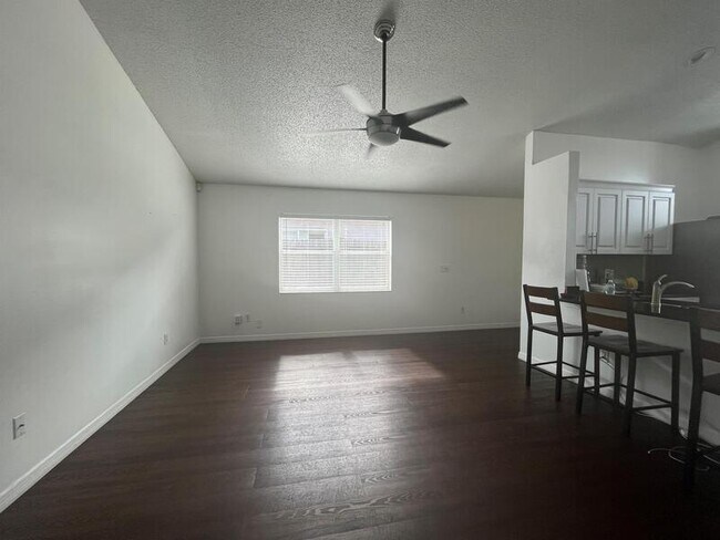 Building Photo - 8750 Claiborne Ct