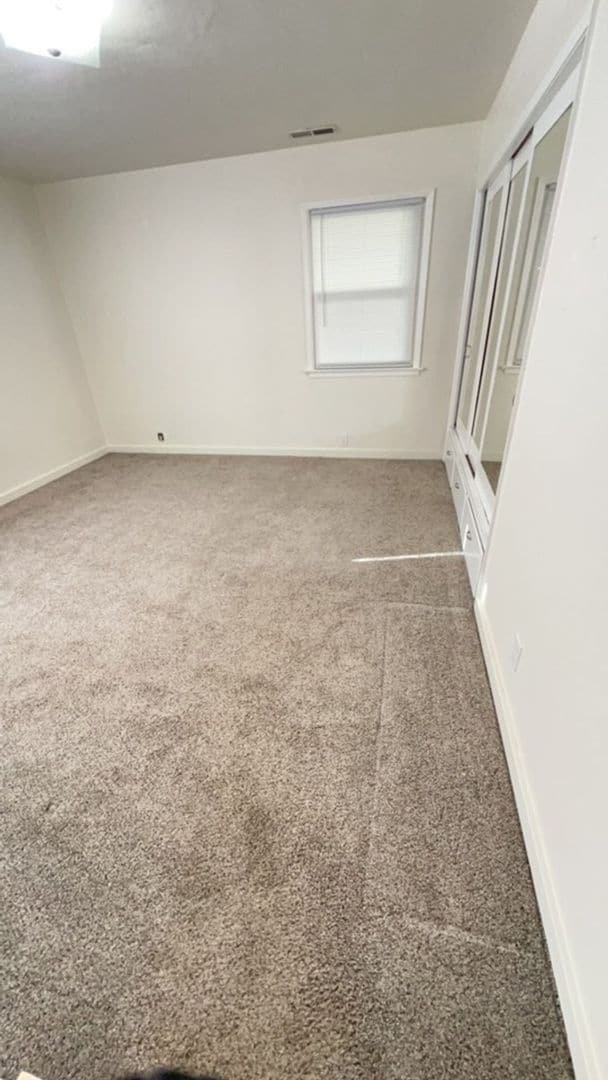 Building Photo - 2BD/1BATH - NORTHWEST GARAGE, LANDSCAPED YARD & WASHER/DRYER HOOKUP