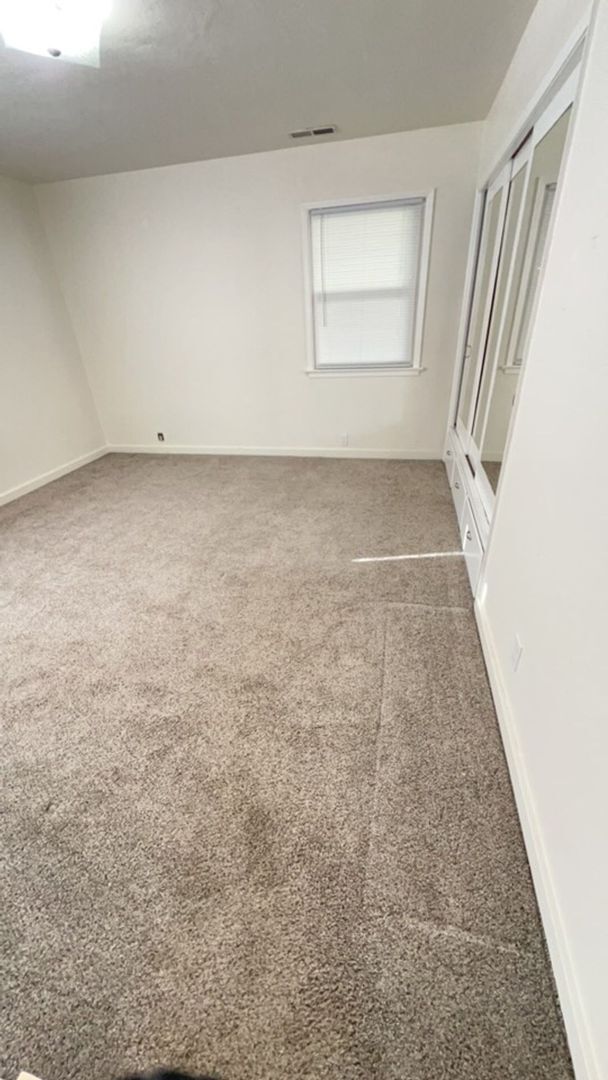 Foto del edificio - 2BD/1BATH - NORTHWEST GARAGE, LANDSCAPED YARD & WASHER/DRYER HOOKUP