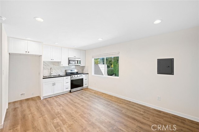 Foto del edificio - 8240 Ellenbogen St