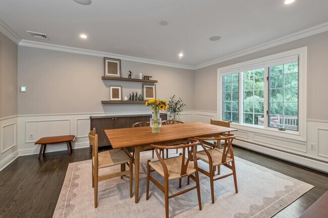 Foto del edificio - 55 Auryansen Ct