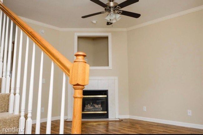 Foto del edificio - 2 br, 1.5 bath Apartment - 202 CEMETERY AVE